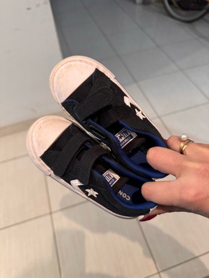 sneakers converse star player 2v σε 24 μέγεθος αλλά χωράνε και σε 25
