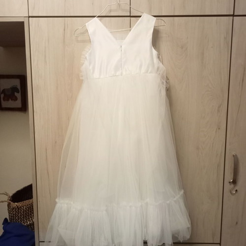 Flower girl dress new, sizes 7 and 9 years, tulle skirt with bow