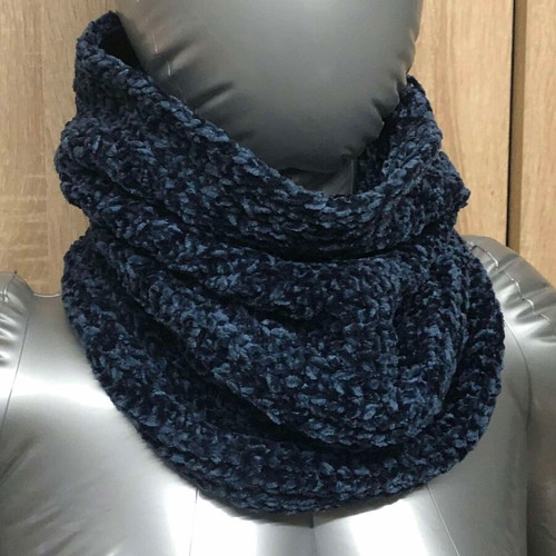 Avon neck scarf new blue