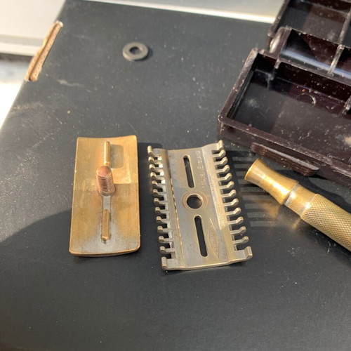 Gillette Gold Open Comb Vintage Safety Razor like new