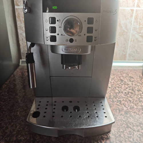 De'Longhi Magnifica S automatic coffee maker like new