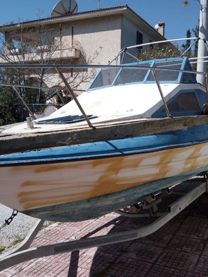 Σκάφος καμπινάτο πολυεστερικό 5.8 μεταχειρισμένο με τρέιλερ