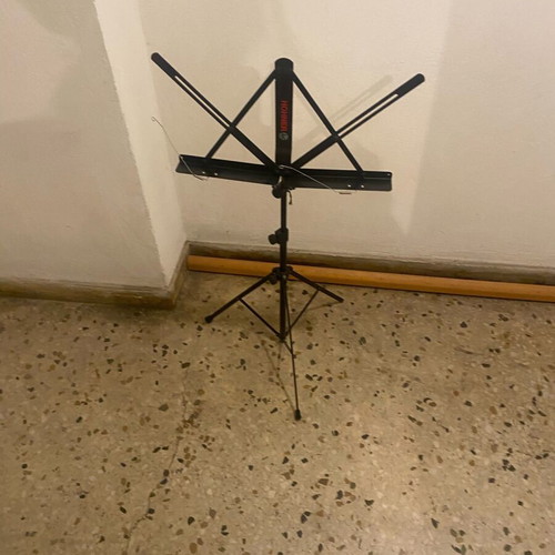 Honner music stand like new