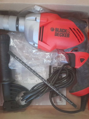Black & Decker Ударна бормашина 730W KR70 нова
