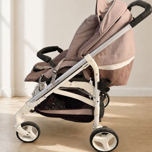 Inglesina stroller with footmuff, mosquito net, rain cover, cup holder