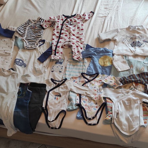 Baby clothing set like new, bodysuits and pants 0-6 months