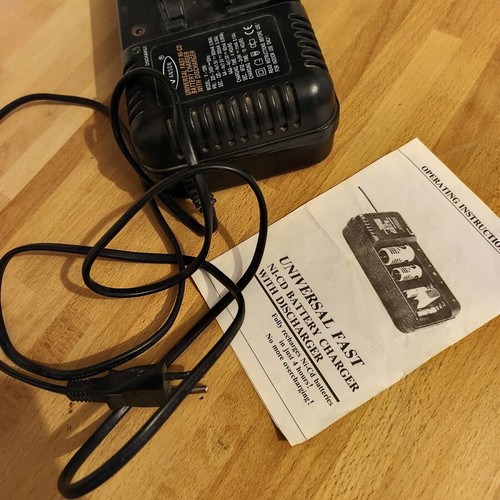 Battery charger for rechargeable batteries used, unknown functionality