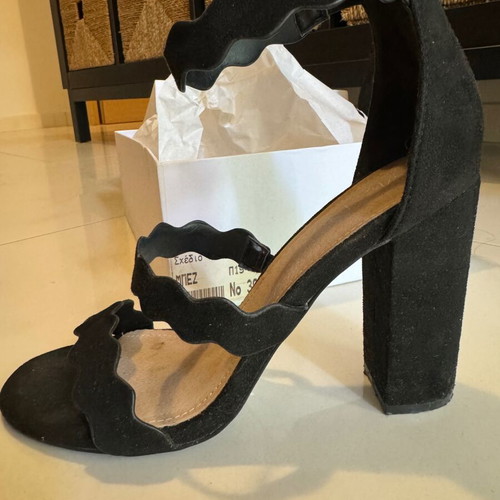 Sante sandals used, black size 39 with thick heel