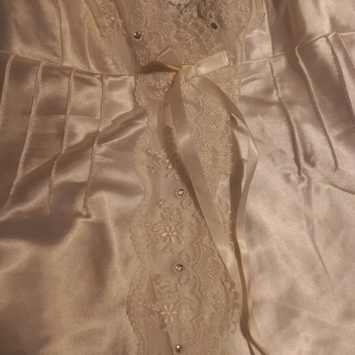 white baby doll, size 40, satin with a unique robe (original price 100 euros)