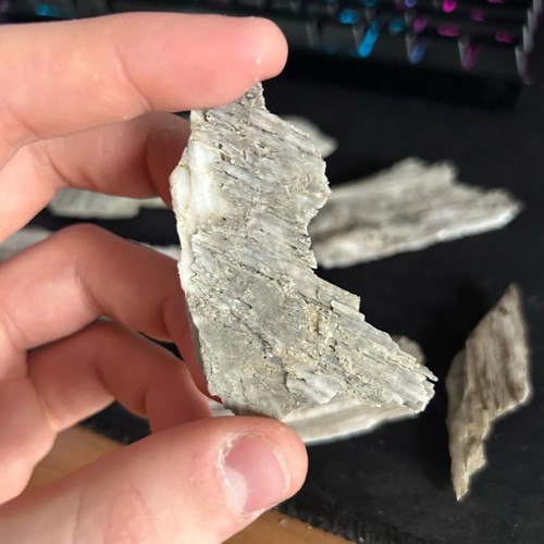 Gypsum crystals with bentonite inclusions from Patra, new