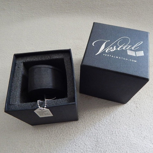 Vestal watch case like new with stand, dimensions 10x10x11 cm