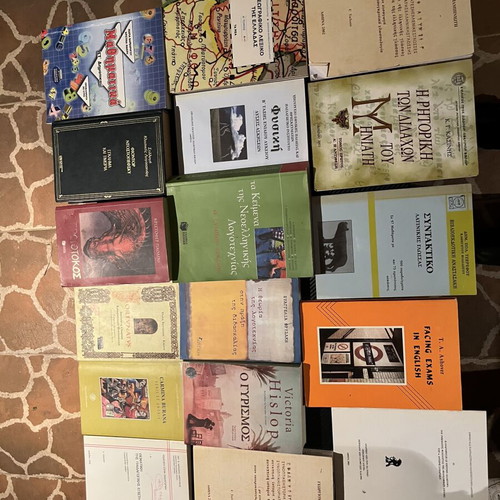 History books like new, pack of over 100 pieces