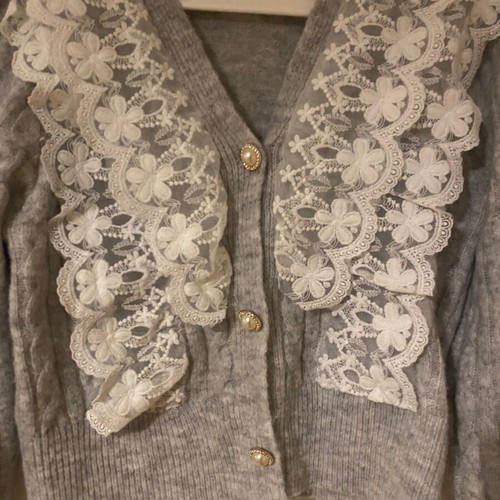 Cardigan with lace details and pearl button like new