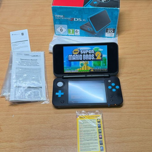 Nintendo 2DS XL like new with 64GB micro SD and accessories