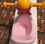 Yo-yo used with scooter-shaped handlebar for toilet training