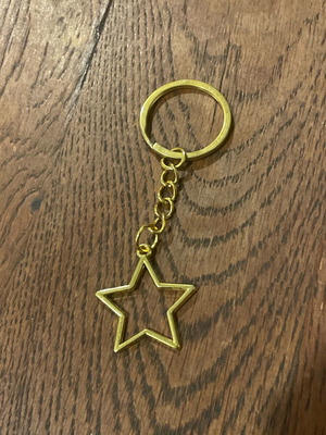 Star keychain used, gold tone