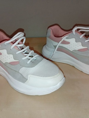 Marquiiz Women's Athletic Sneakers Size 39 Like New White Pink Gray Suede