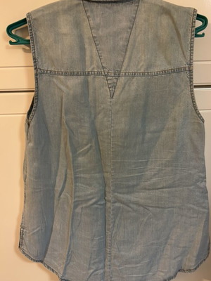 Women's sleeveless denim shirt Pull & Bear used, size S
