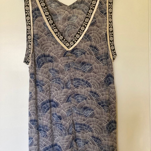 Pepe Jeans dress like new with blue shell print and embroidery