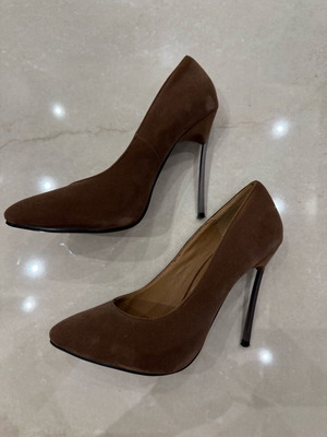 Fullah Sugah Pump Size 37 Velvet Brown Like New with Unique Heel