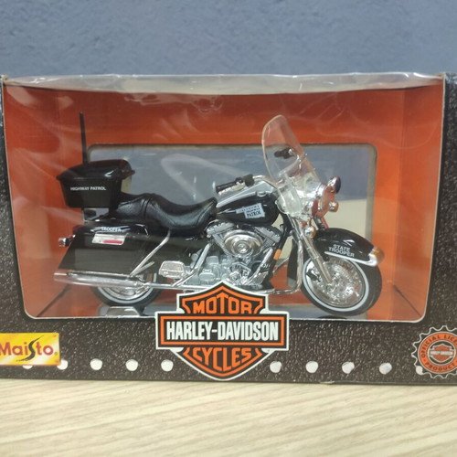Harley Davidson Oklahoma State Highway Patrol Trooper 1/18 scale model