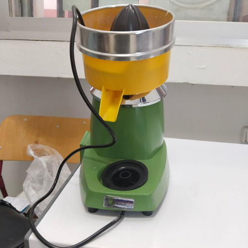 Electric juicer orange, 3 years old, like new