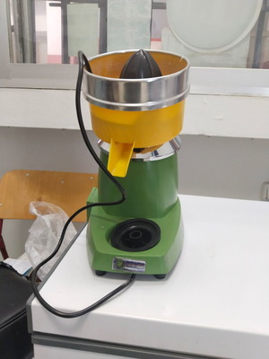 Electric juicer orange, 3 years old, like new