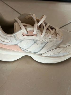 Adidas Zentic γυναικεία αθλητικά παπούτσια μεταχειρισμένα, νούμερο 37 1/3, μπεζ