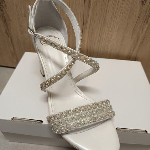 White bridal sandals leather with thick heel size 40 new