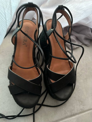 Summer platform sandals like new, size 38, black with laces