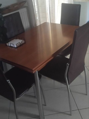 Dining table with 4 chairs used, dimensions 1.10 x 0.70 m
