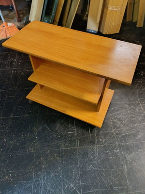 Έπιπλο TV τροχήλατο μεταχειρισμένο 80μ*35β*55υ, δύναμη μεταφοράς