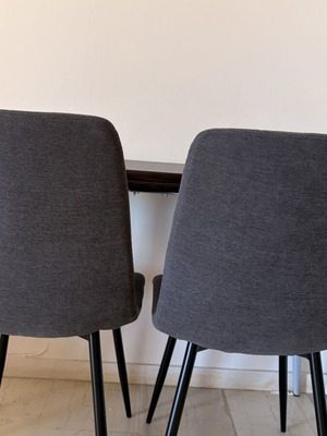 Dining table with chairs like new, extendable