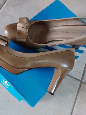Rossi leather patent pumps with suede details, like new, size 39, brown