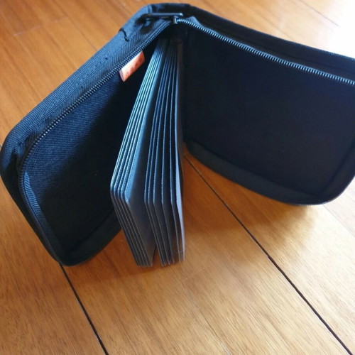 Avec fabric case for 24 CDs and DVDs like new