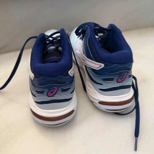 Asics volleyball shoes used, comfortable fit