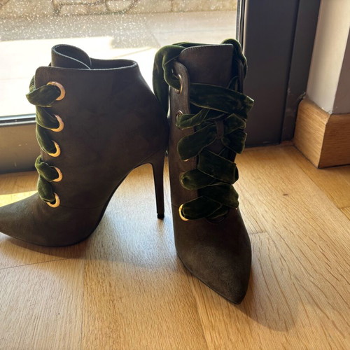 Women’s suede ankle boots new size 38 with green velvet laces