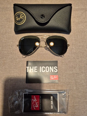 Ray-Ban Aviator RB3025 sunglasses like new, gold frame, black lenses