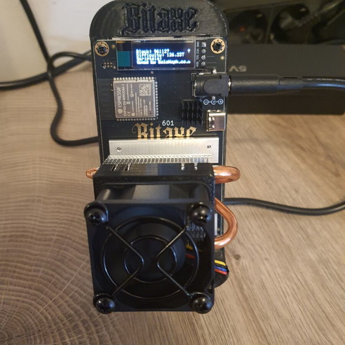 Bitaxe Gamma 601 solo Bitcoin miner