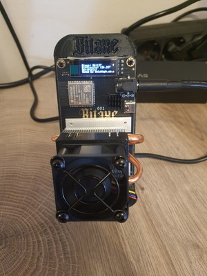 Bitaxe Gamma 601 solo Bitcoin miner