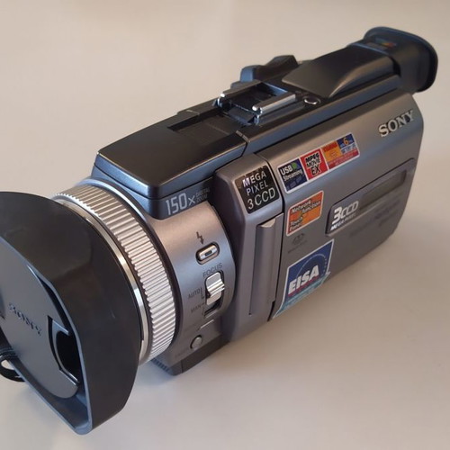 Sony DCR-TRV950E video camera used with extra accessories