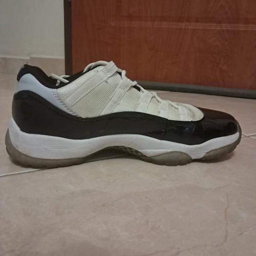 Nike Jordan 11 Low like new, black and white, size 45