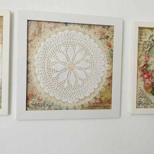 Frames set of three like new, pack with embroidery 35x35 and 20x30