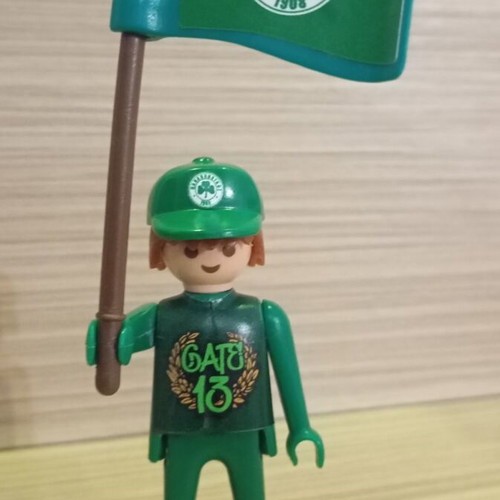 Playmobil fan figure of PAO with team flag like new