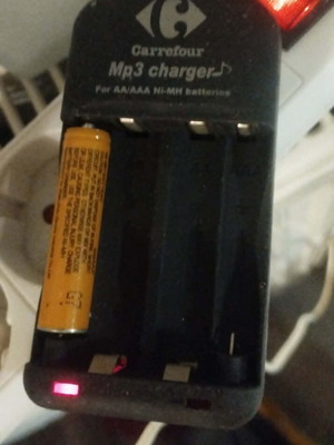 Carrefour Mp3 charger used for Ni-MH AA and AAA batteries