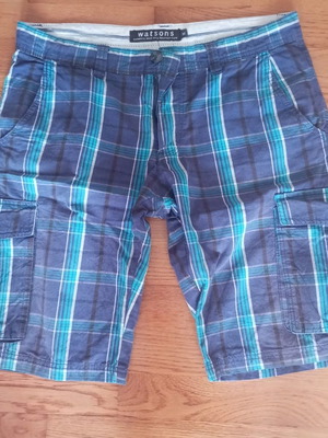Watsons men's cargo shorts like new, blue plaid