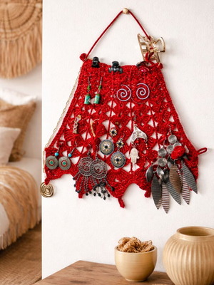 Плетен стенен органайзер за бижута и обеци червен нов