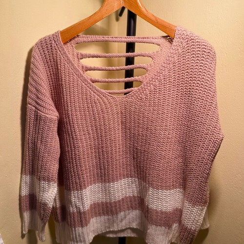 Knitted sweater in pink and white, like new with back design