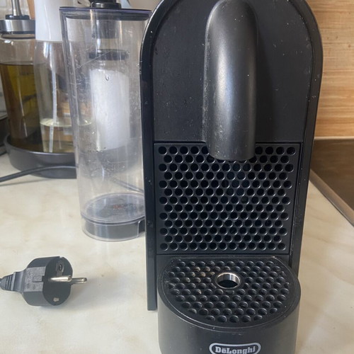 Nespresso DeLonghi espresso coffee machine with milk frother