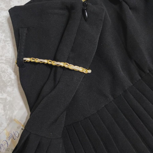 Black pleated skirt with pouch and chain belt size M like new